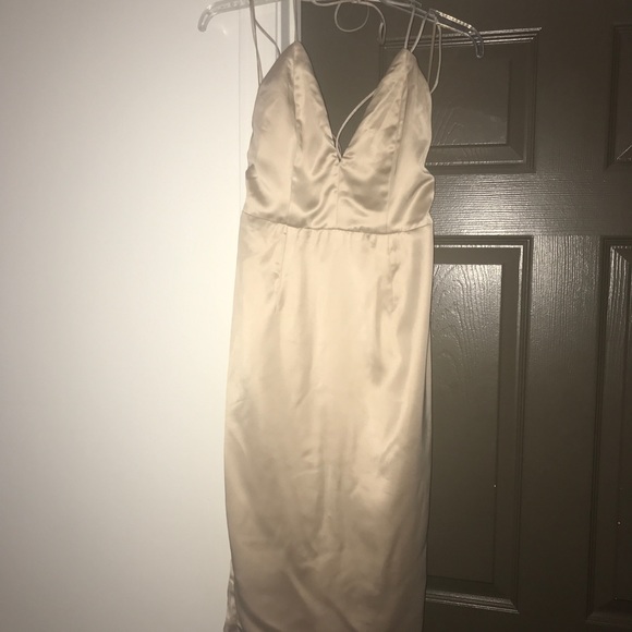 SATIN HOLIDAY MIDI ✨✨✨✨ BY MISSGUIDED - Picture 3 of 7